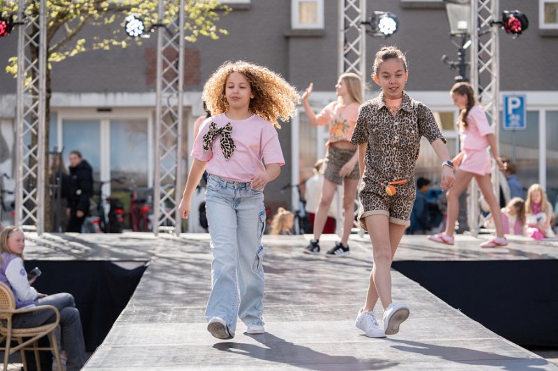 Modeshow 170_.jpg
